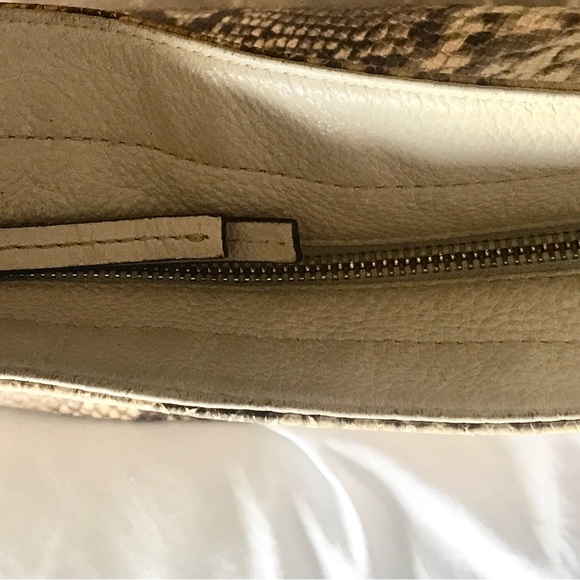 MICHAEL Michael Kors Julia Ecru Medium Shoulderbag- Snakeskin pattern - Picture 7 of 10